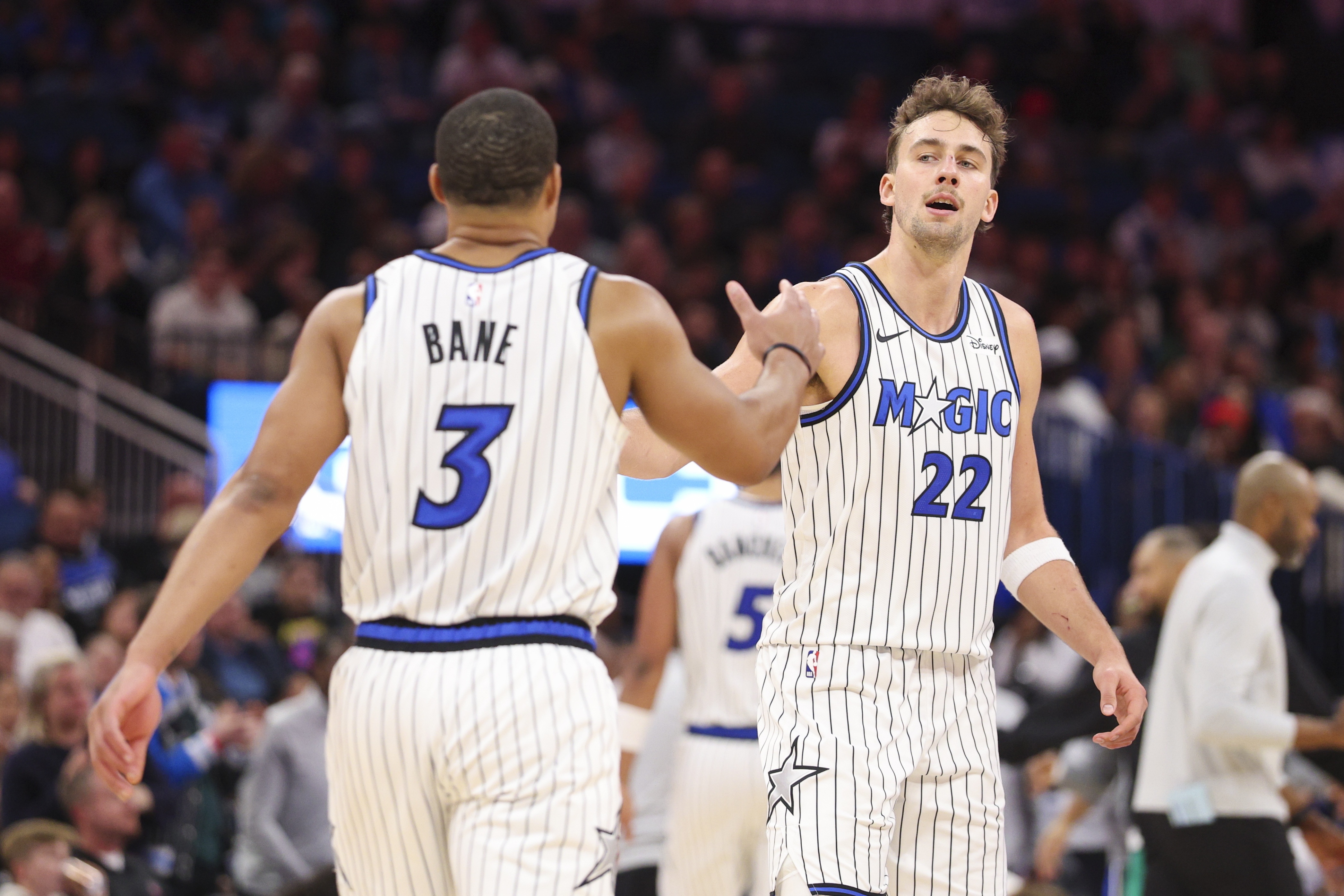 爱奇艺体育-NBA彩经：火箭击退雷霆 勇士难胜尼克斯 湖人轻取黄蜂