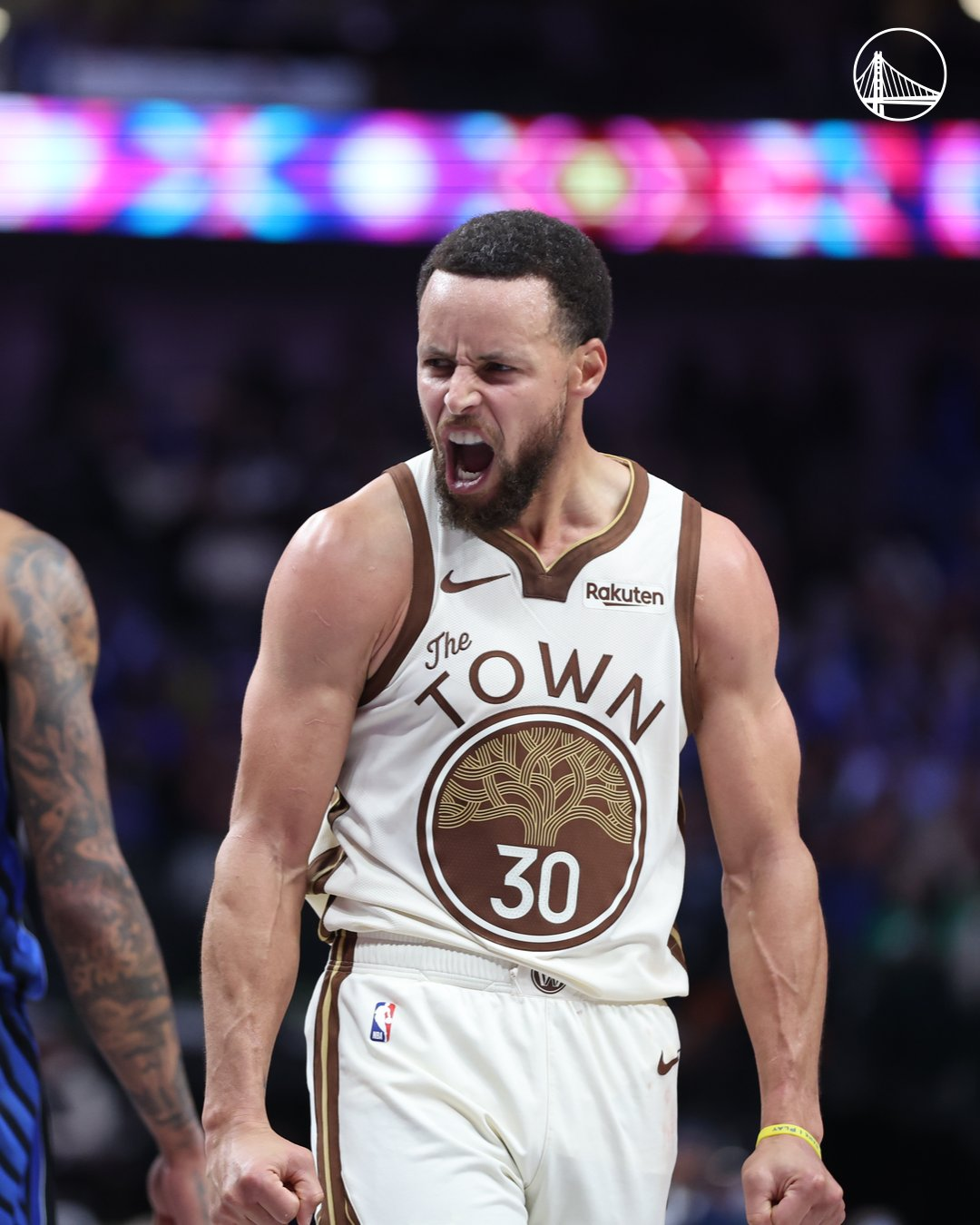 库里38分勇士不敌独行侠2连败，马绍尔30分7板9助弗拉格21分11板