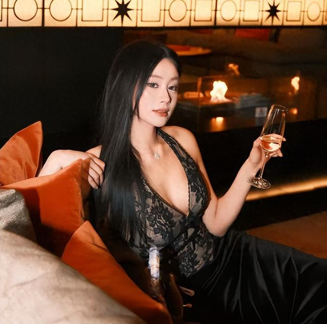 爱奇艺体育直播-范斯晶和男友近照：28岁越来越美，男友1米96，也进男足国家队|范志毅|足球|国足|足协杯|马镇_新浪体育_新浪新闻